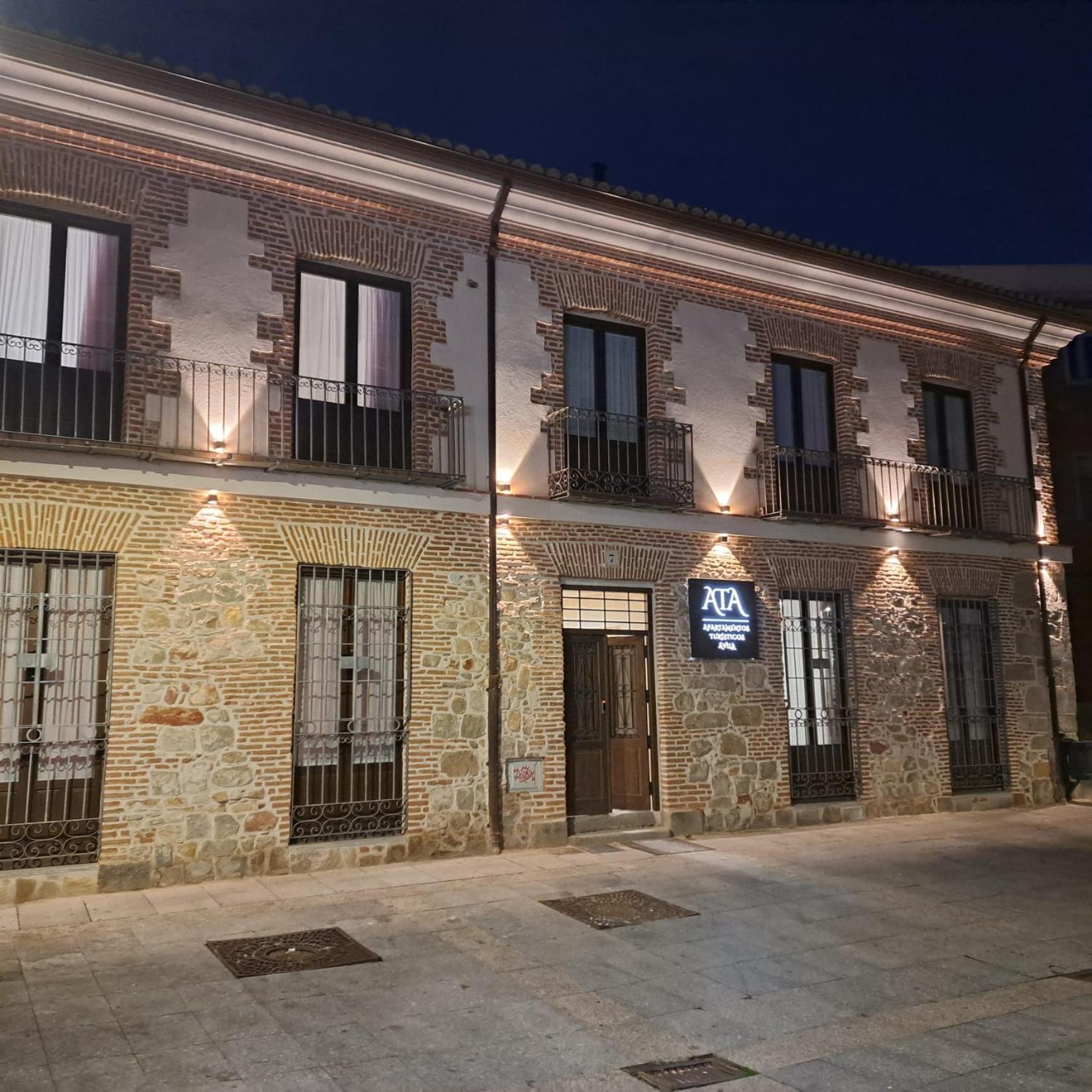 Apartamentos Turisticos Avila Puerta De San Vicente 0-2 Exterior foto